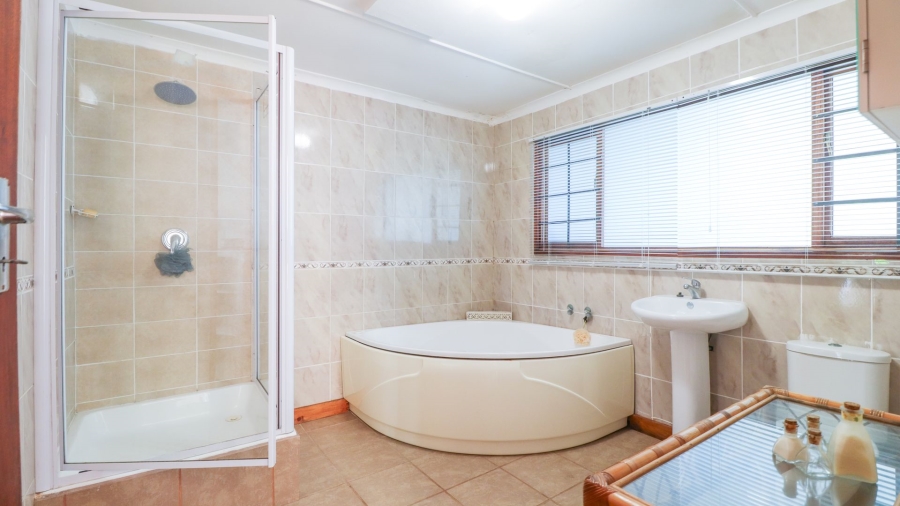 10 Bedroom Property for Sale in Dana Bay Western Cape